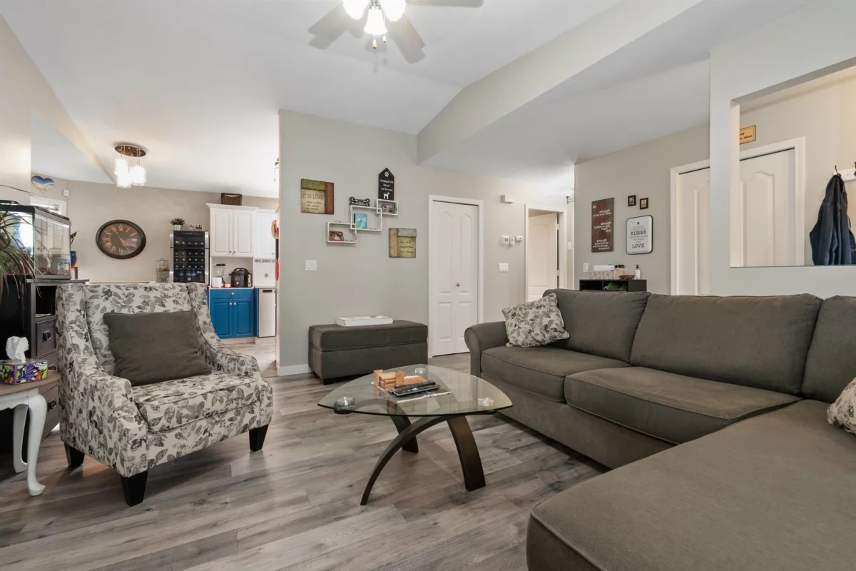 Living Room Photo of 33 45918 Knight Road, Chilliwack, BC