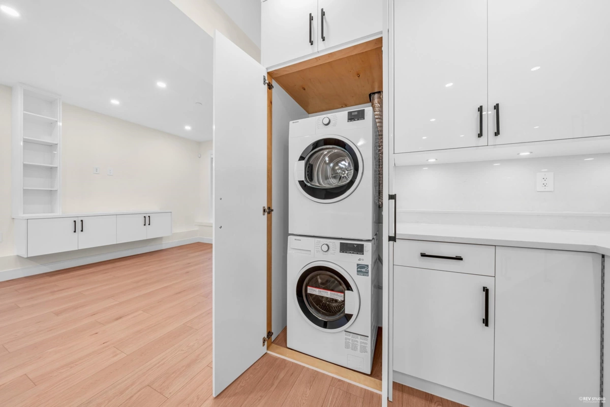 Basement Recreation Room Photo of 2 3090 Vanness Avenue, Vancouver, BC