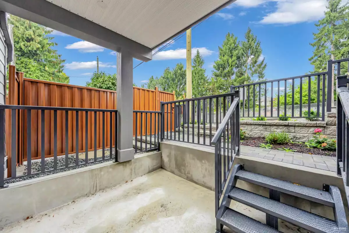 Mudroom Photo of 2 3090 Vanness Avenue, Vancouver, BC