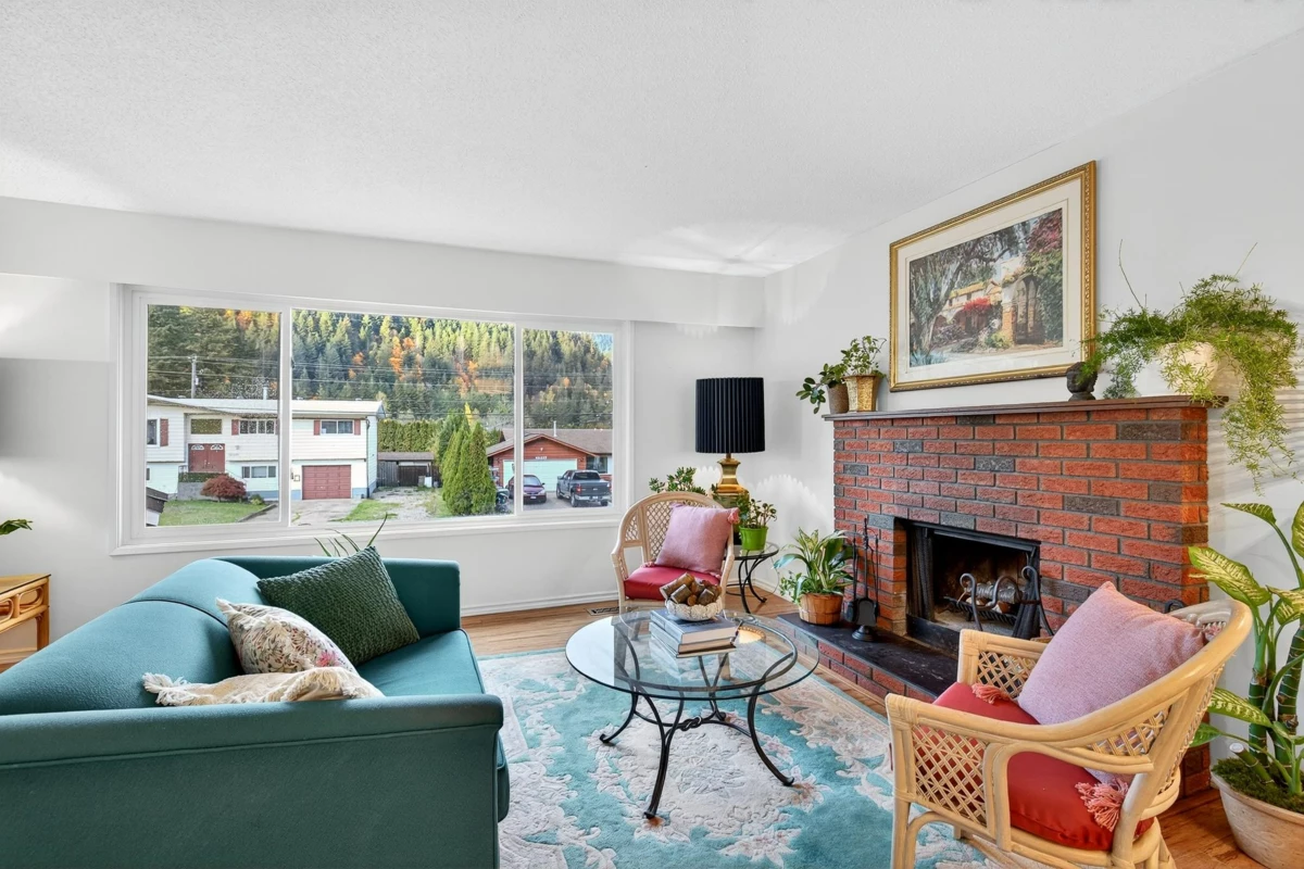 Living Room Photo of 65466 Skylark Drive, Hope, BC