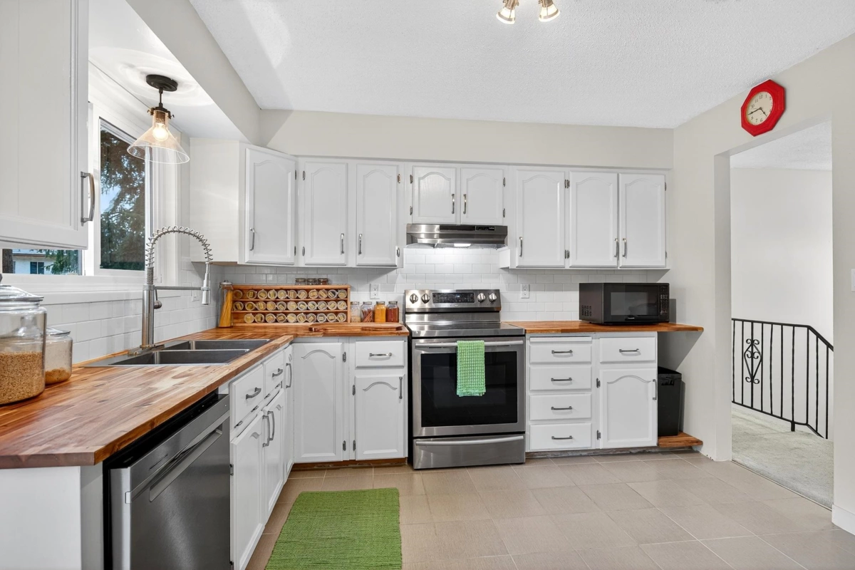 Primary Bedroom Photo of 65466 Skylark Drive, Hope, BC