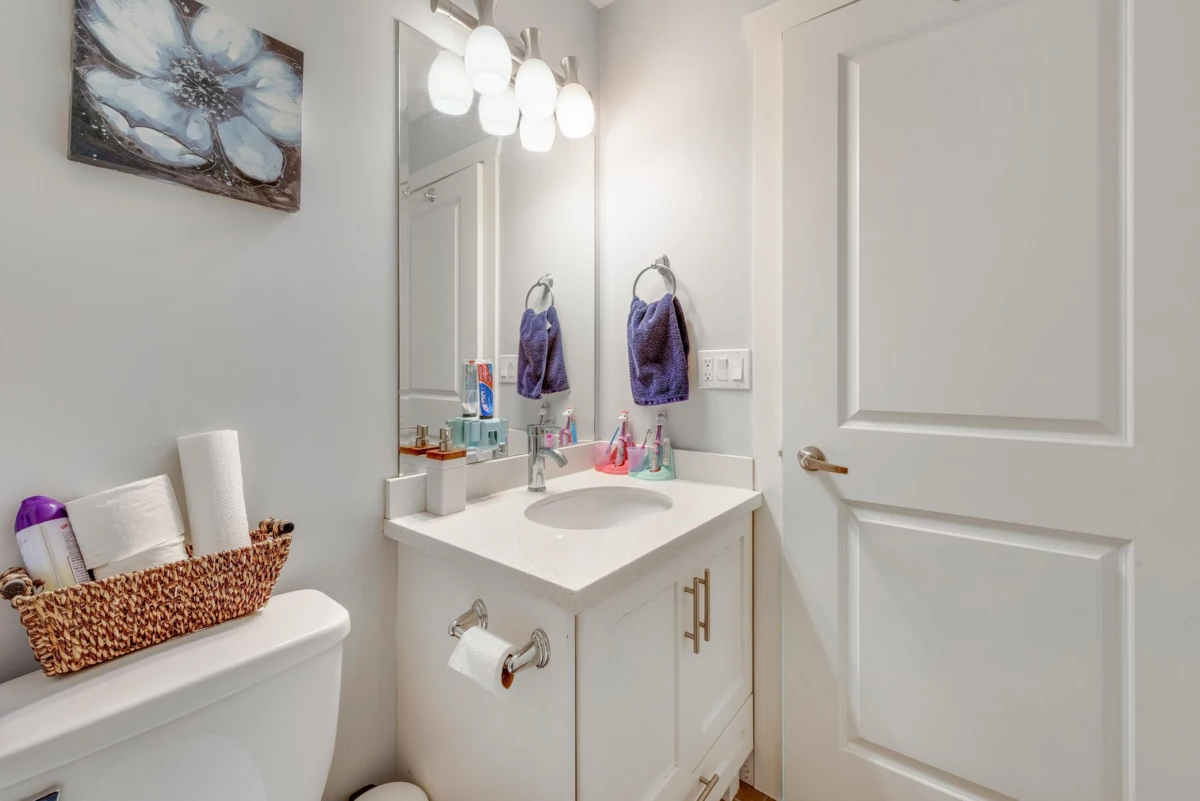 Entry Foyer Photo of 37 19560 68 Avenue, Surrey, BC