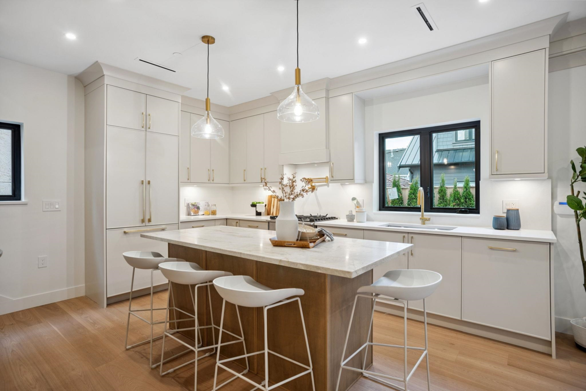 Kitchen Photo of 2 1915 E 3rd Avenue, Vancouver, BC
