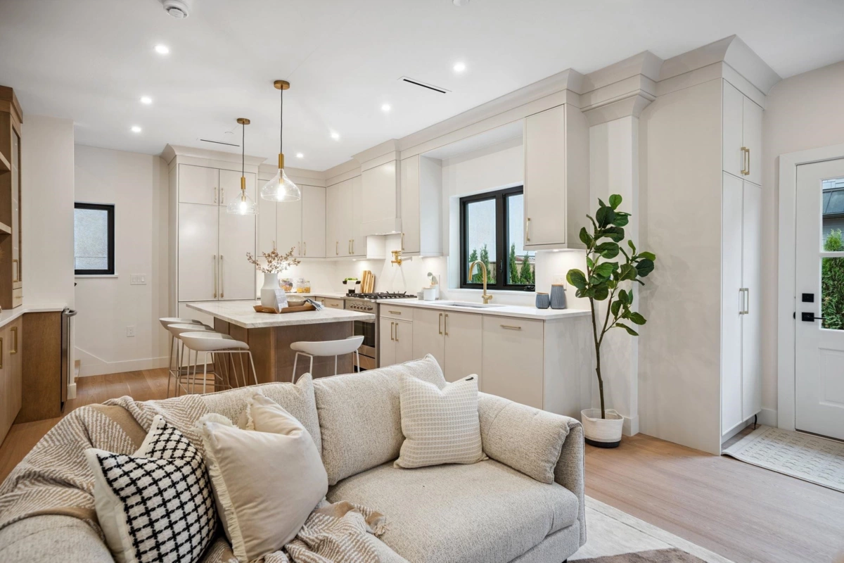 Living Room Photo of 2 1915 E 3rd Avenue, Vancouver, BC