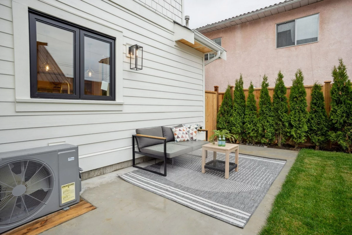 Powder Room Photo of 2 1915 E 3rd Avenue, Vancouver, BC