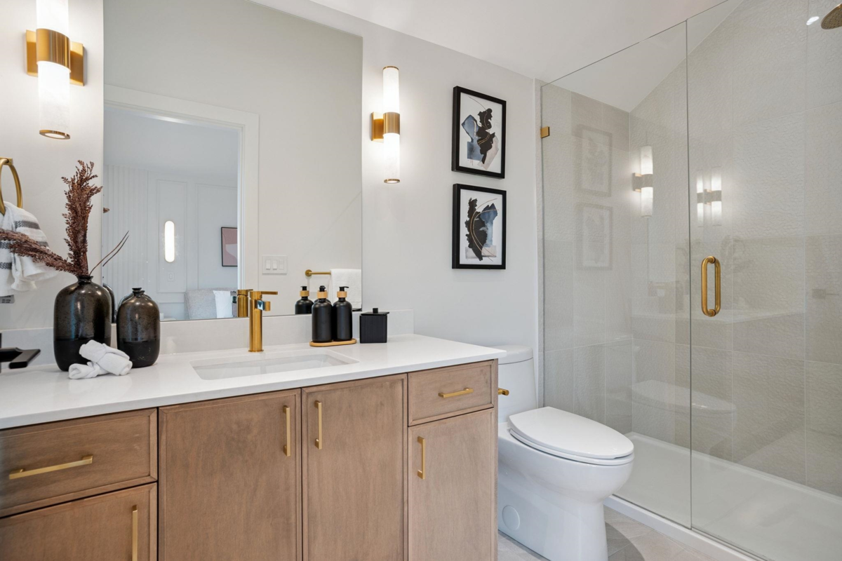 Primary Bathroom Photo of 2 1915 E 3rd Avenue, Vancouver, BC