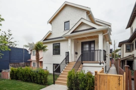 2 1915 E 3rd Avenue, Vancouver, BC