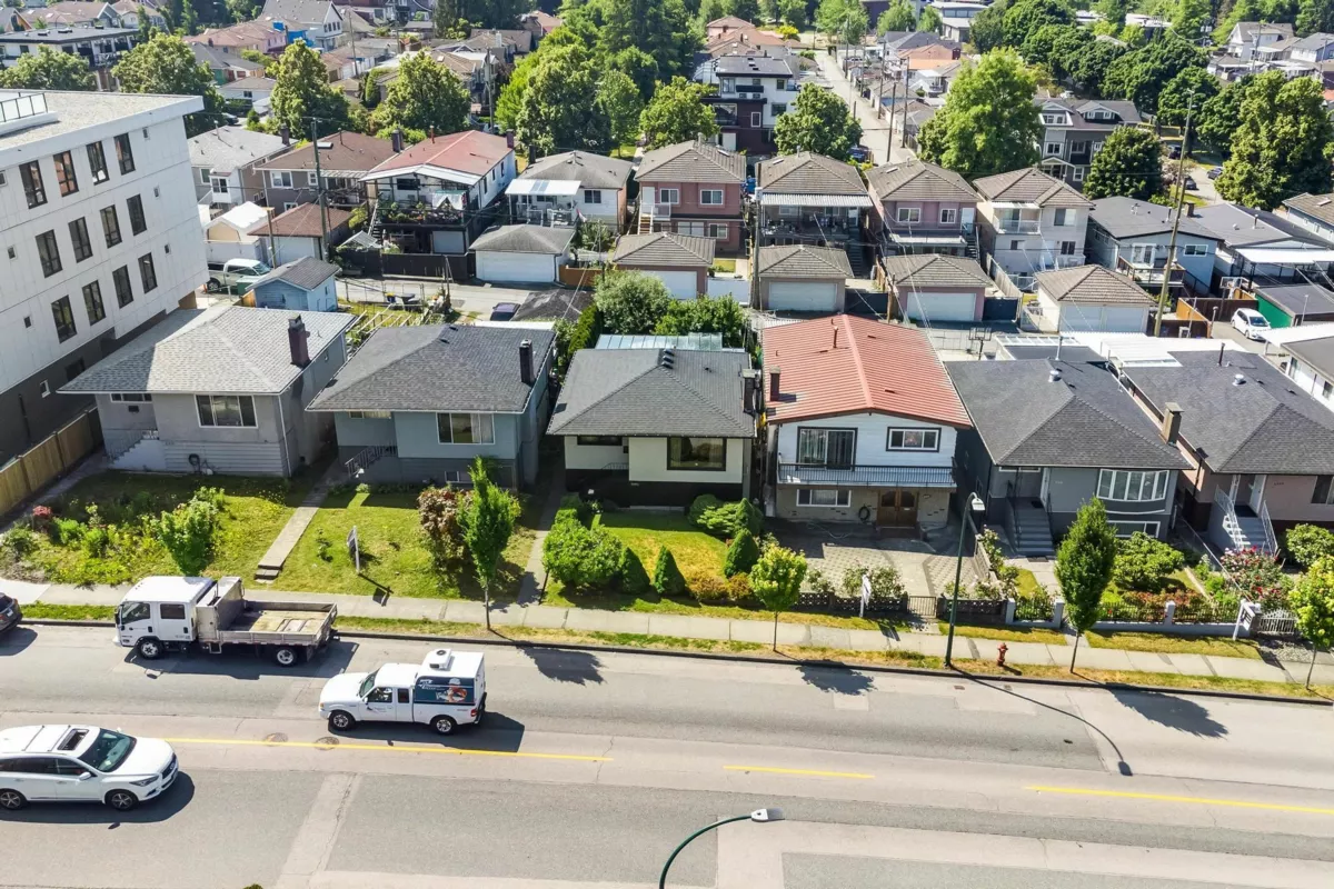Kitchen Island Photo of 2366 E 33rd Avenue, Vancouver, BC