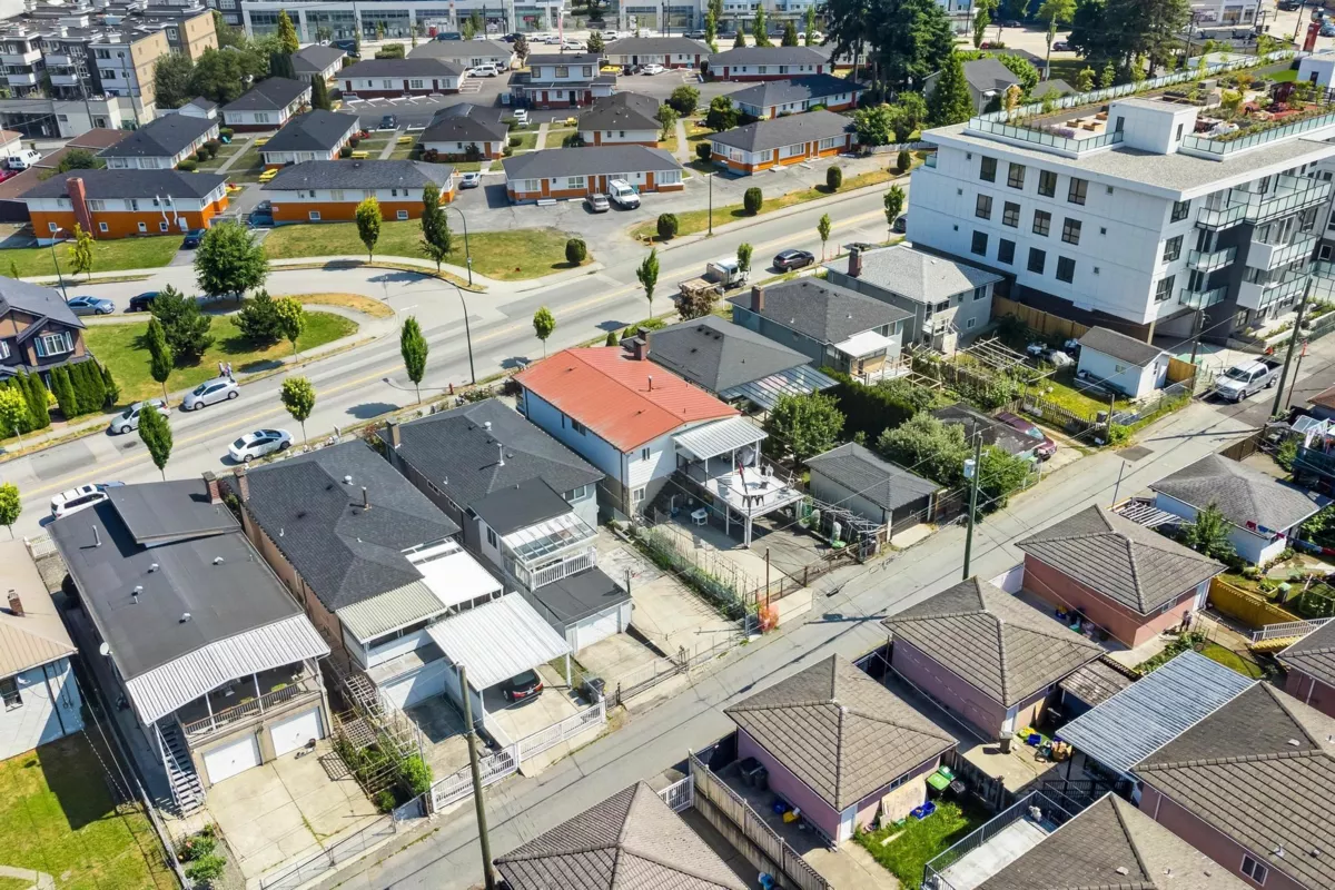 Living Room Photo of 2366 E 33rd Avenue, Vancouver, BC