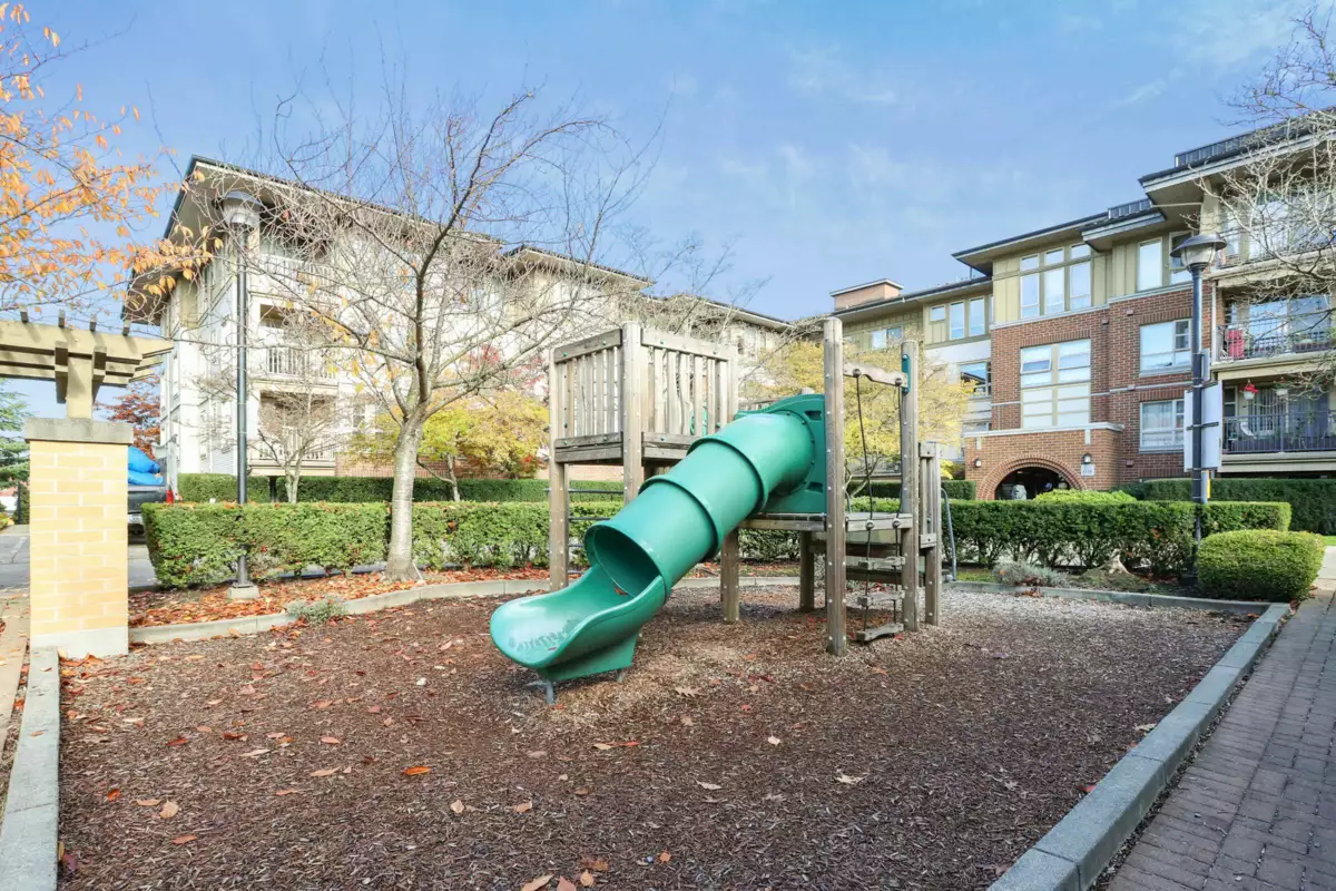 Office / Den Photo of 6103 5117 Garden City Road, Richmond, BC