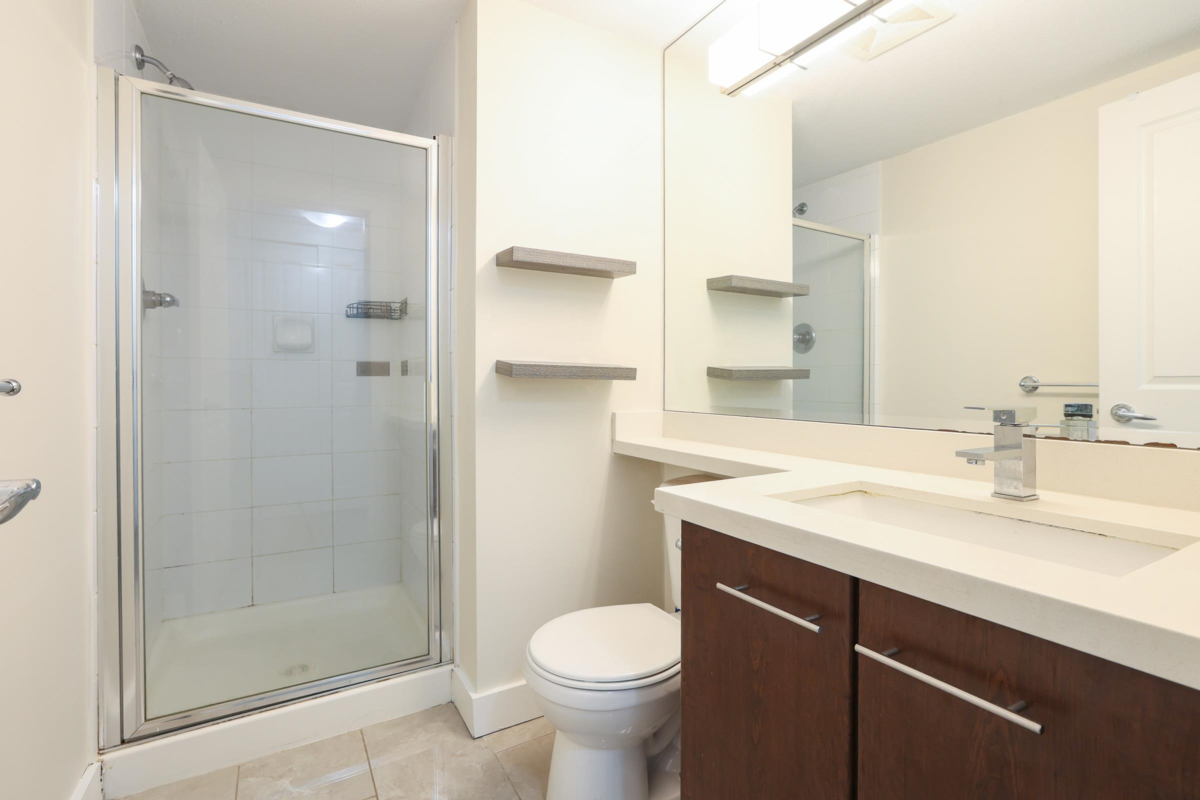 Primary Bathroom Photo of 6103 5117 Garden City Road, Richmond, BC