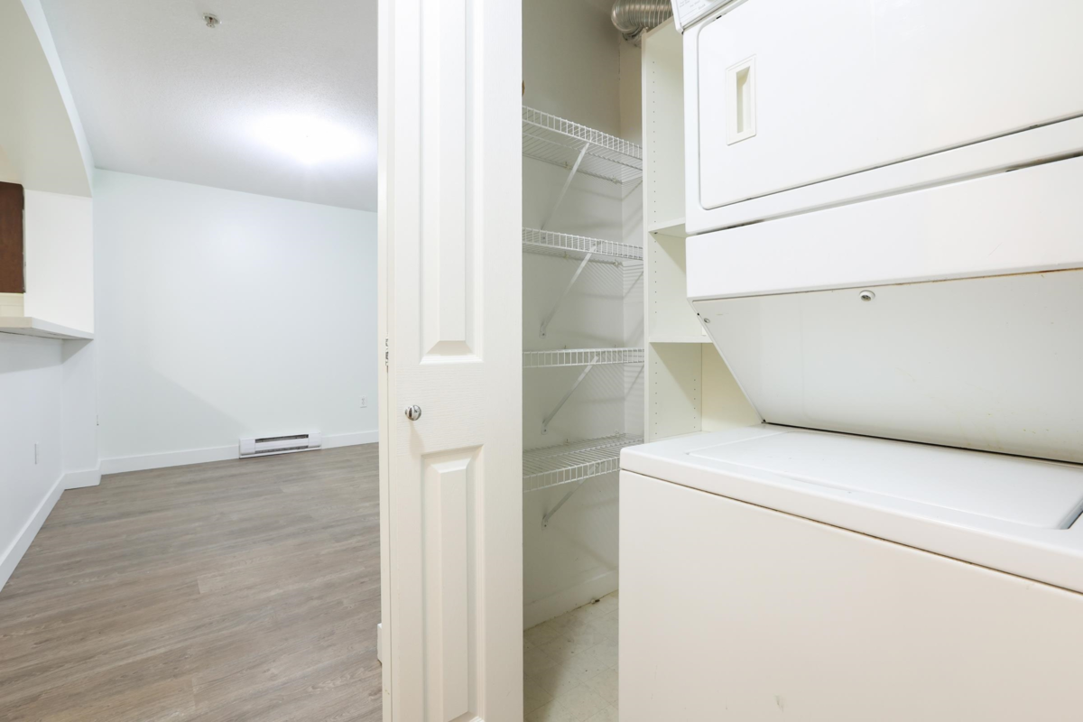 Walk-In Closet Photo of 6103 5117 Garden City Road, Richmond, BC
