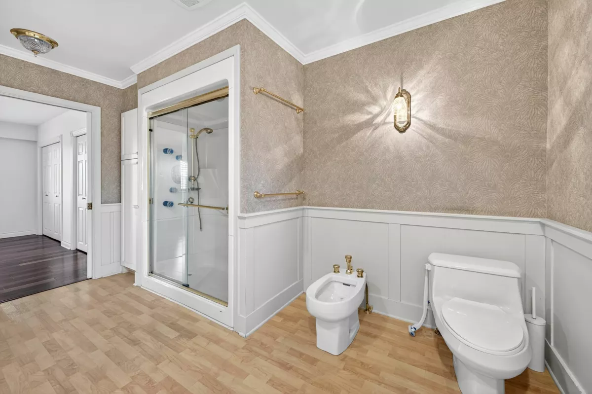 Entry Foyer Photo of 906 Pacific Drive, Delta, BC