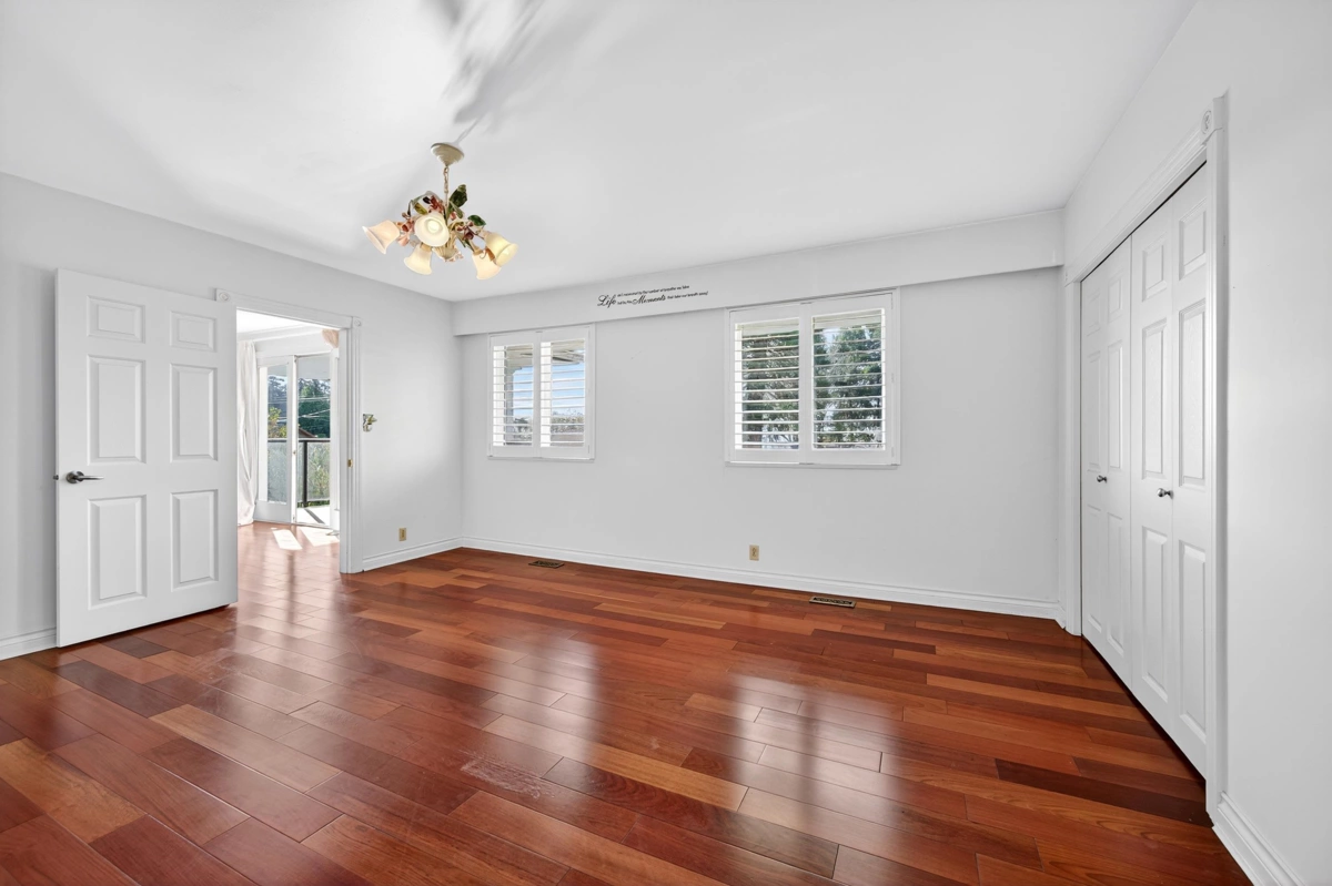 Guest Bathroom Photo of 906 Pacific Drive, Delta, BC