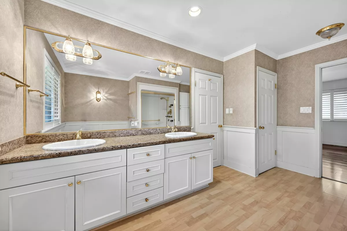 Hallway Photo of 906 Pacific Drive, Delta, BC