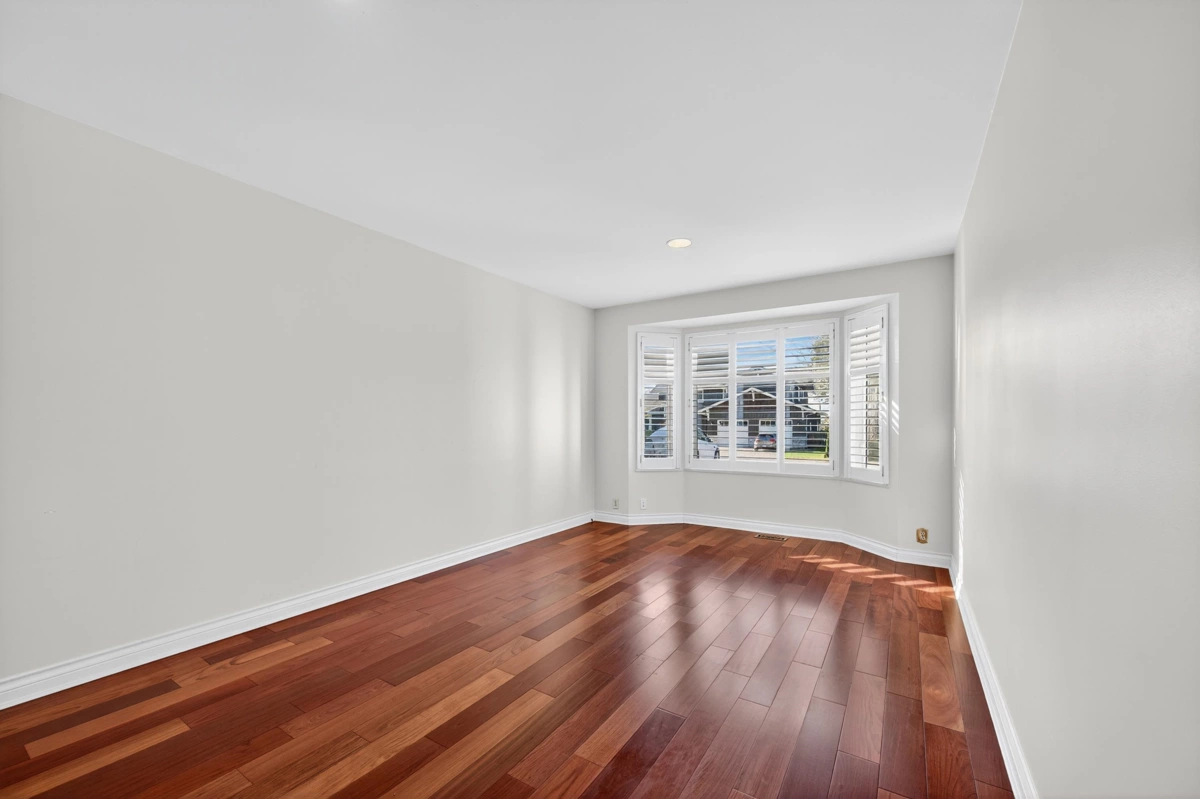 Powder Room Photo of 906 Pacific Drive, Delta, BC