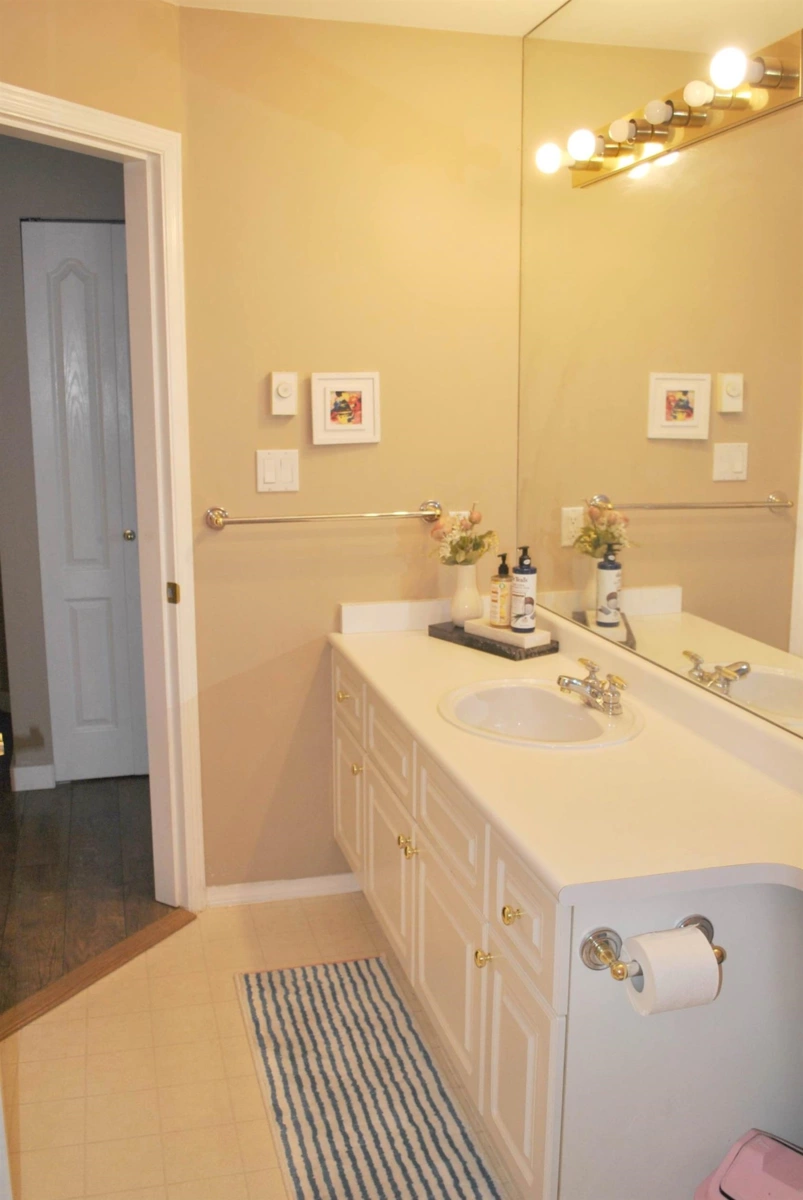 Dining Area Photo of 306 15160 108 Avenue, Surrey, BC