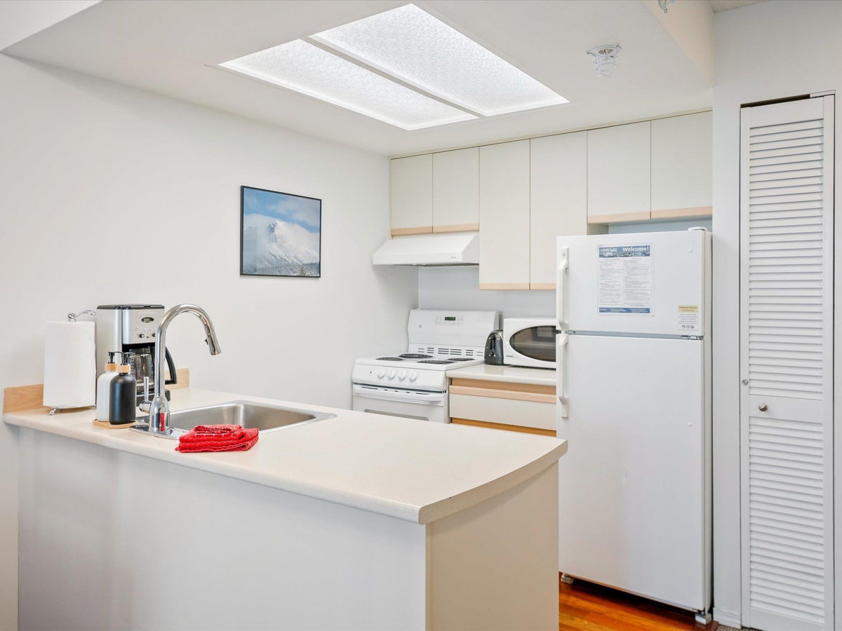 Kitchen Island Photo of 220 4809 Spearhead Drive, Whistler, BC