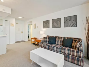 220 4809 Spearhead Drive, Whistler, BC, Whistler — Apartment/Condo for sale