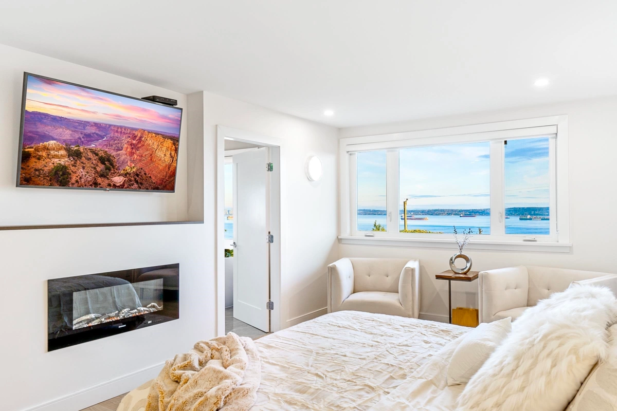 Entry Foyer Photo of 4125 Burkehill Place, West Vancouver, BC