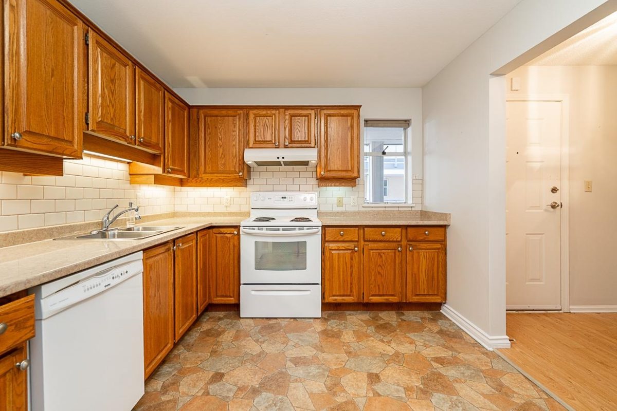 Breakfast Nook Photo of 212 15255 18 Avenue, Surrey, BC
