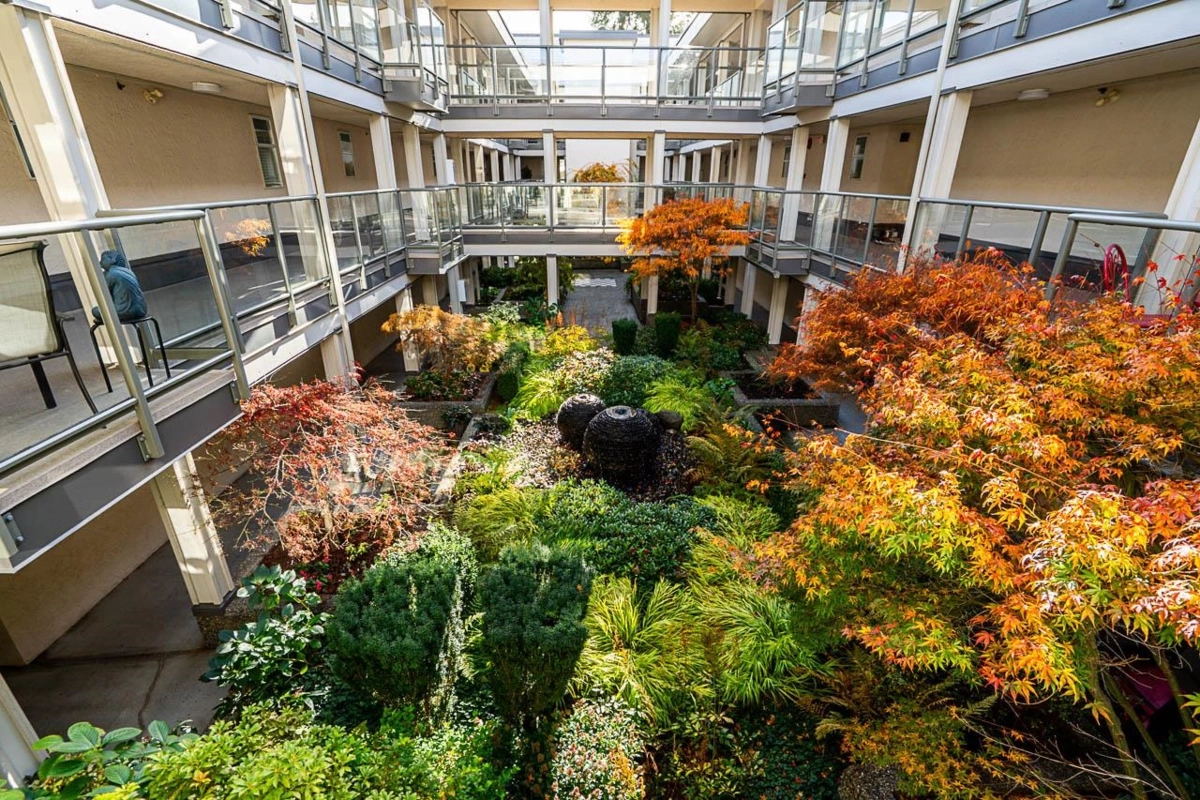 Dining Area Photo of 212 15255 18 Avenue, Surrey, BC