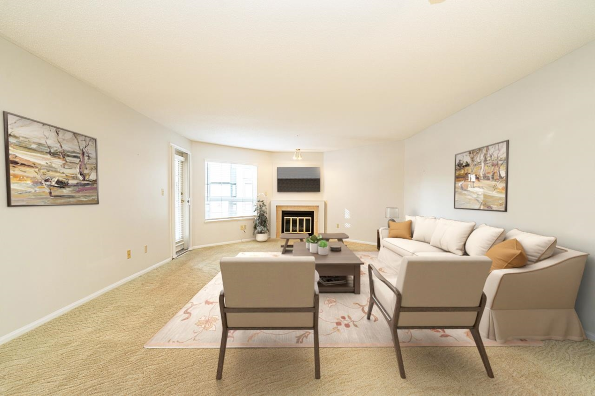 Kitchen Photo of 212 15255 18 Avenue, Surrey, BC