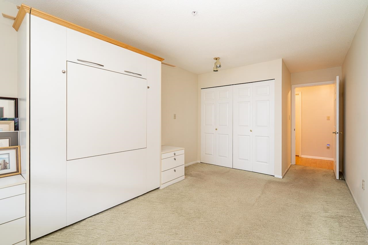 Powder Room Photo of 212 15255 18 Avenue, Surrey, BC