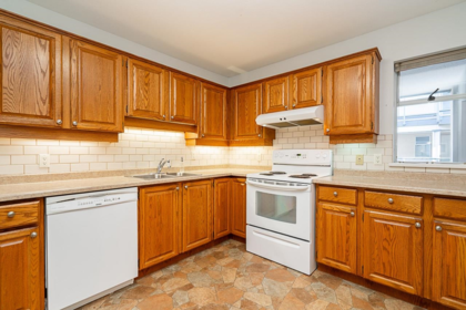 Primary Bedroom Photo of 212 15255 18 Avenue, Surrey, BC