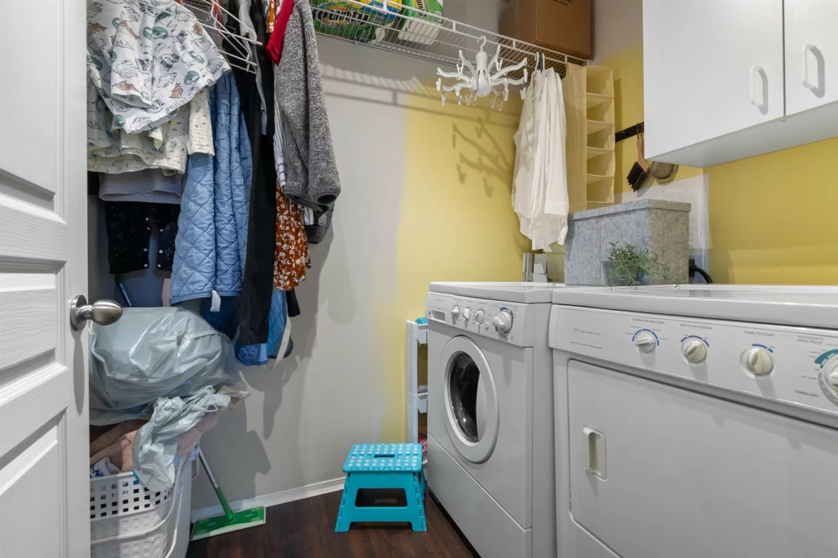 Entry Foyer Photo of 403 33480 George Ferguson Way, Abbotsford, BC