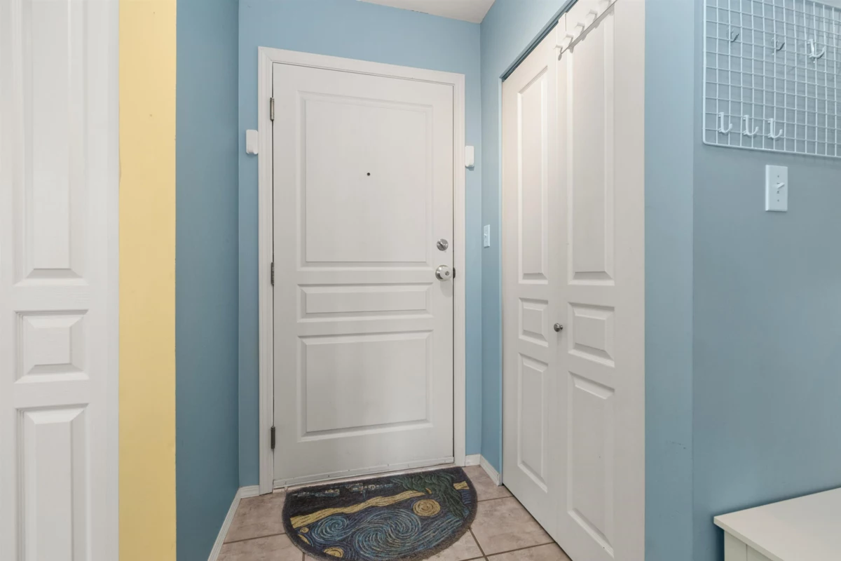 Mudroom Photo of 403 33480 George Ferguson Way, Abbotsford, BC