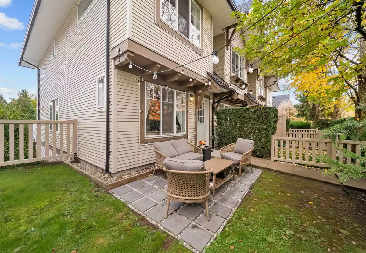 Kitchen Island Photo of 4 20560 66 Avenue, Langley, BC