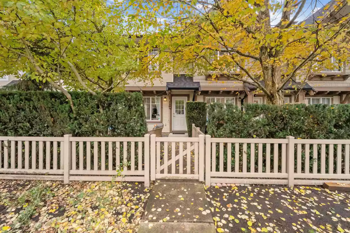 Kitchen Photo of 4 20560 66 Avenue, Langley, BC