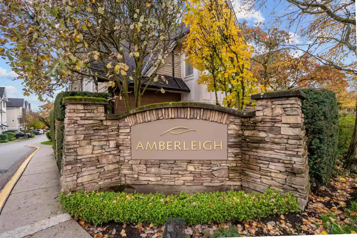 Living Room Photo of 4 20560 66 Avenue, Langley, BC