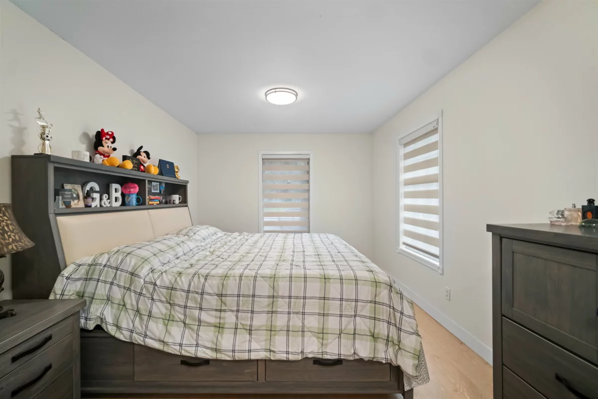 Entry Foyer Photo of 13866 56 Avenue, Surrey, BC