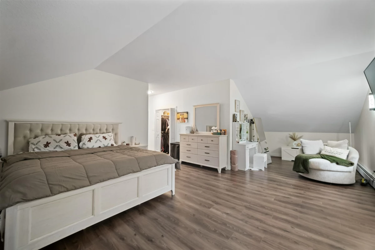 Guest Bathroom Photo of 13866 56 Avenue, Surrey, BC