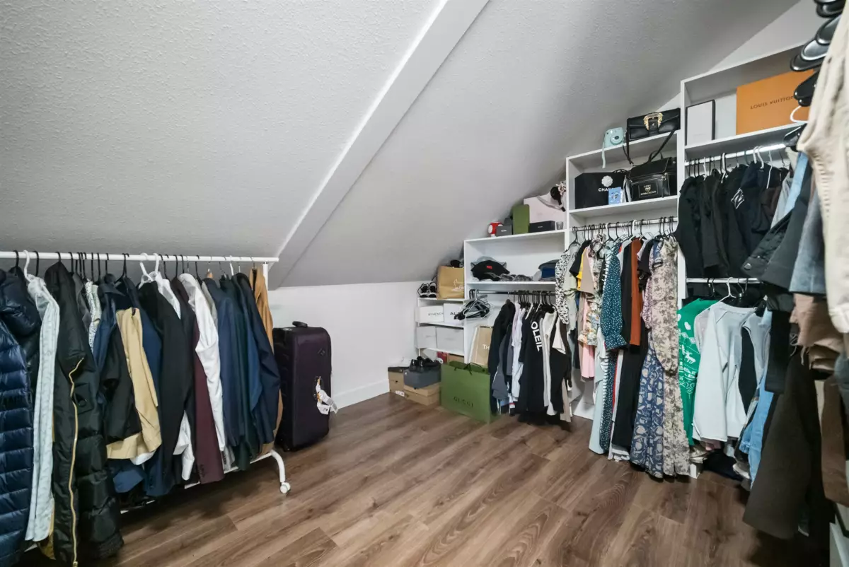 Powder Room Photo of 13866 56 Avenue, Surrey, BC