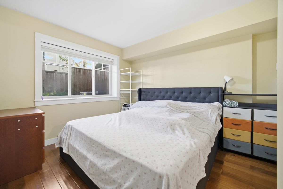 Kitchen Island Photo of 5 9833 Cambie Road, Richmond, BC