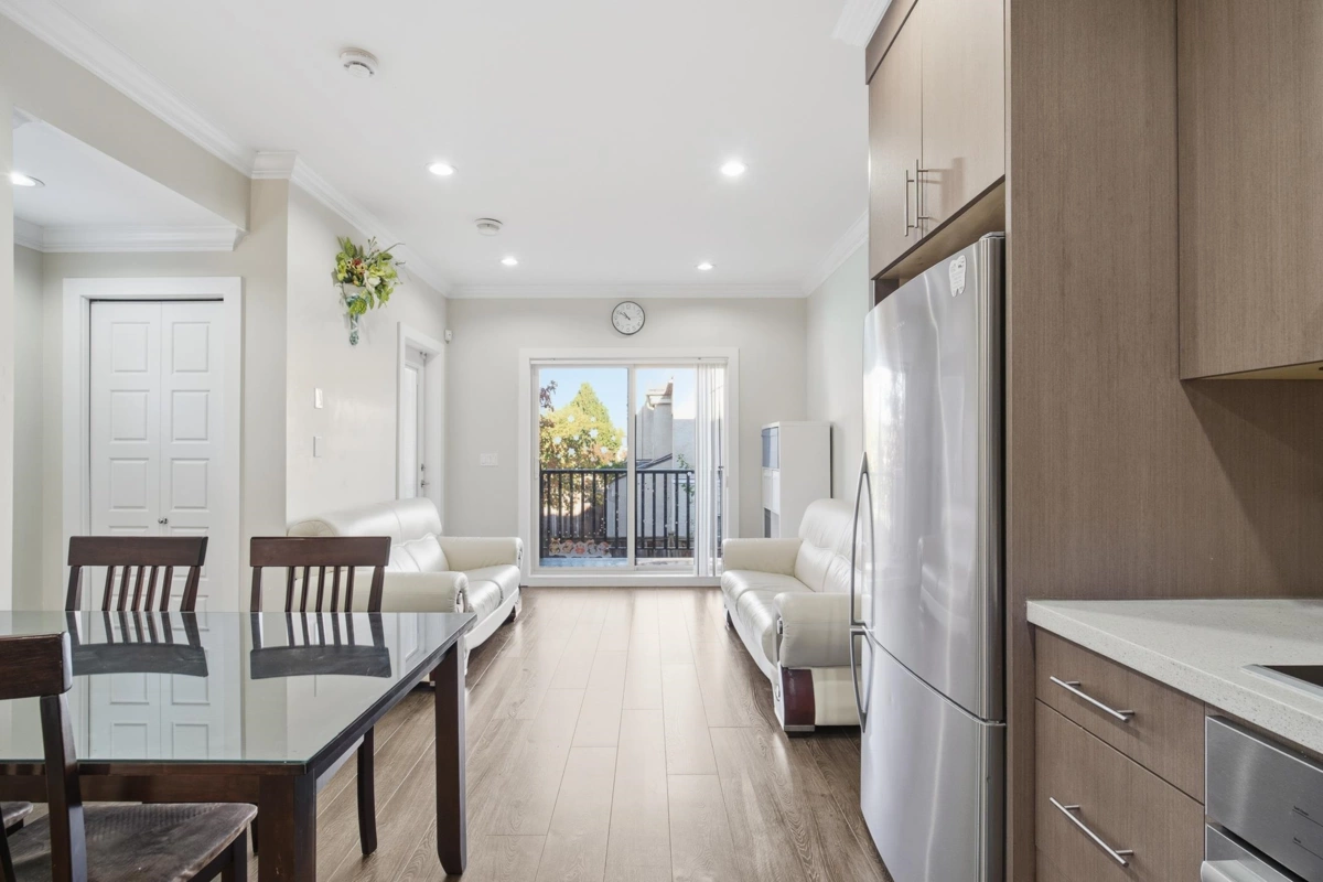 Primary Bathroom Photo of 5 9833 Cambie Road, Richmond, BC