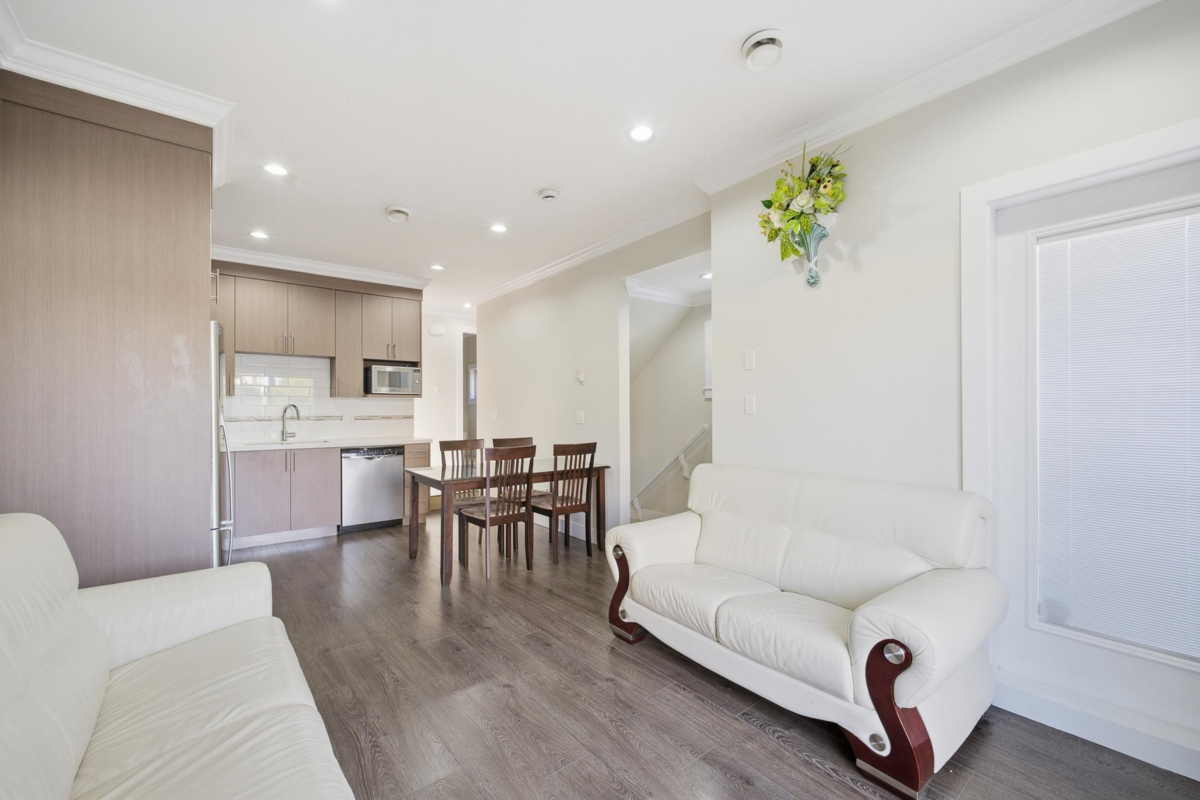 Walk-In Closet Photo of 5 9833 Cambie Road, Richmond, BC