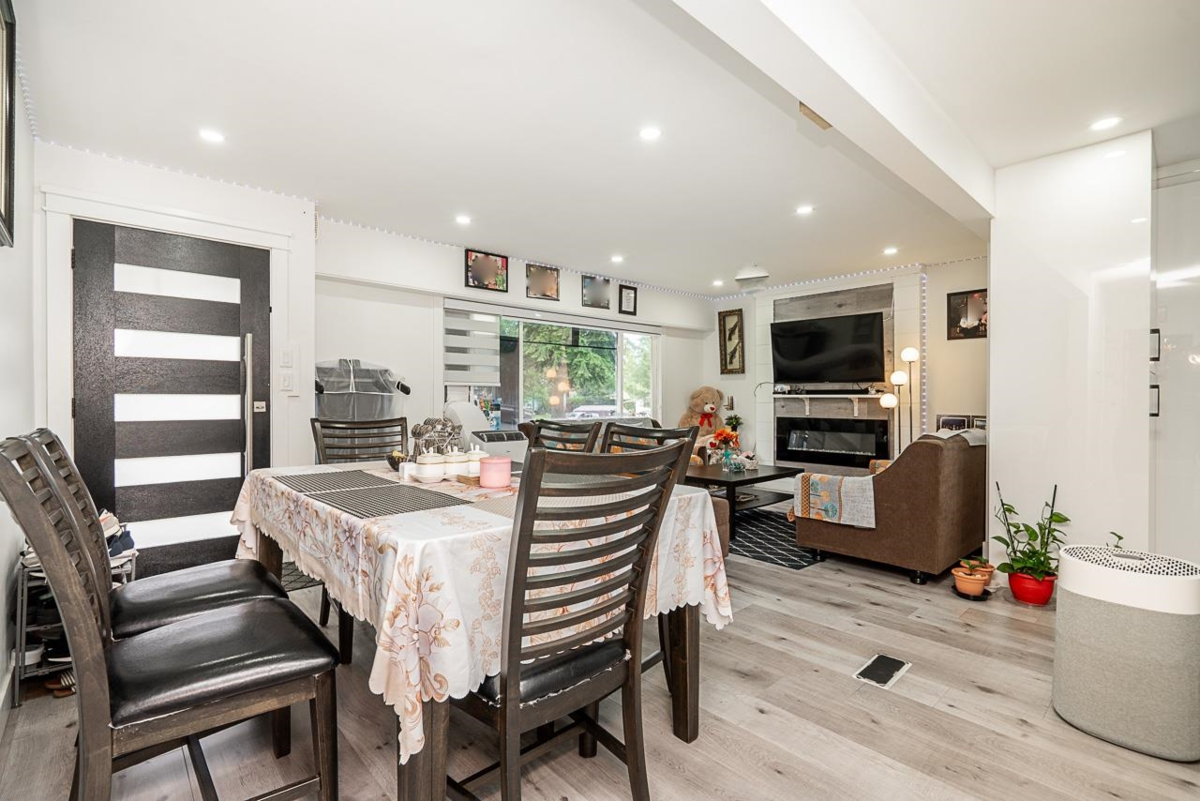 Breakfast Nook Photo of 11460 141a Street, Surrey, BC