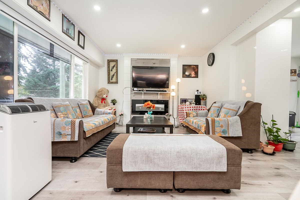 Family Room Photo of 11460 141a Street, Surrey, BC