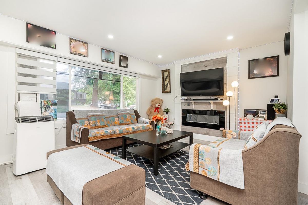 Kitchen Photo of 11460 141a Street, Surrey, BC