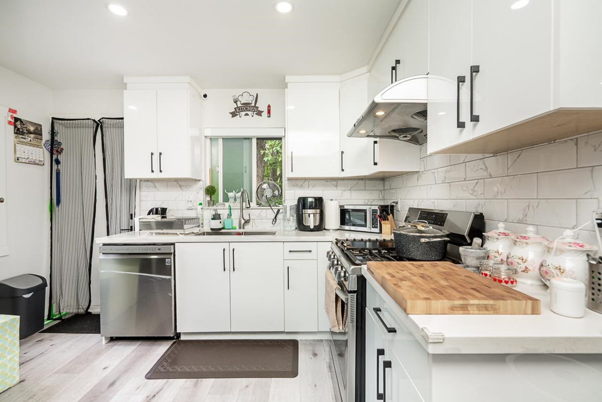 Primary Bathroom Photo of 11460 141a Street, Surrey, BC