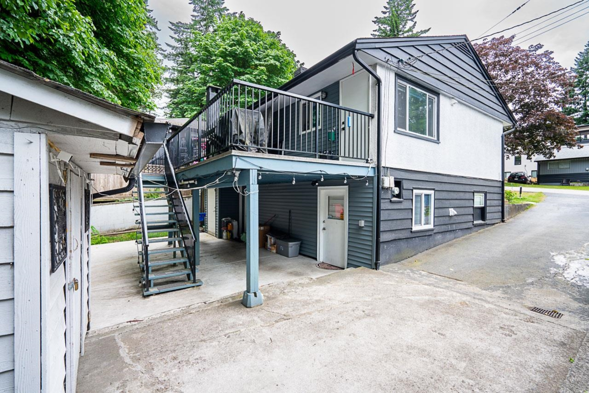 Swimming Pool Photo of 11460 141a Street, Surrey, BC