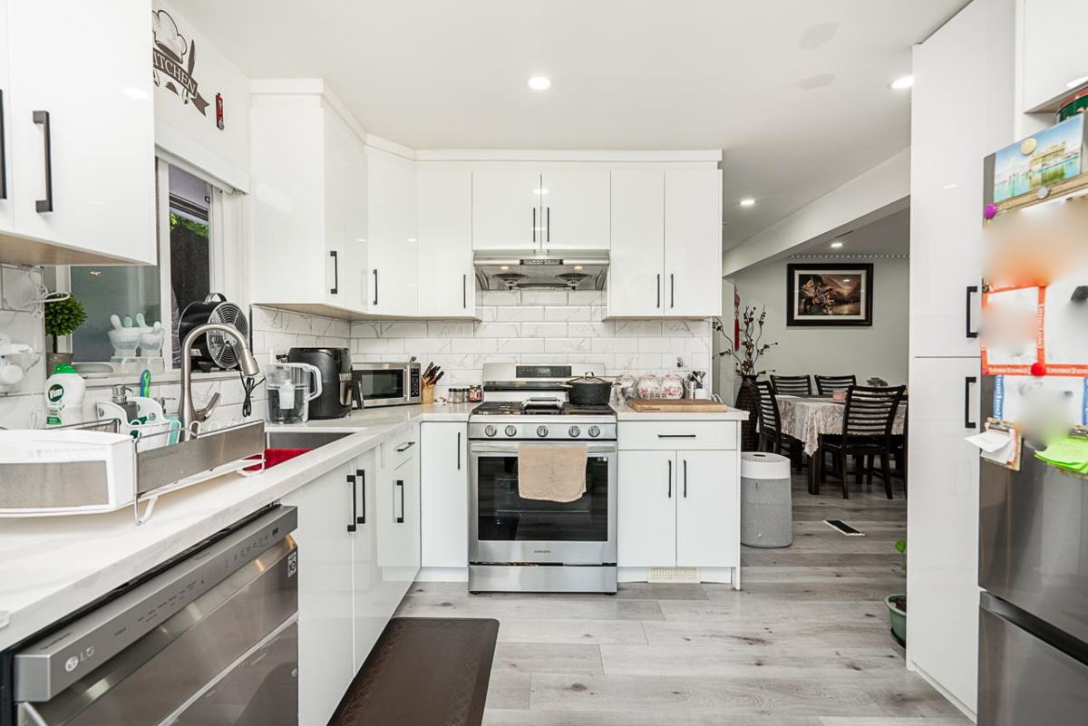 Walk-In Closet Photo of 11460 141a Street, Surrey, BC