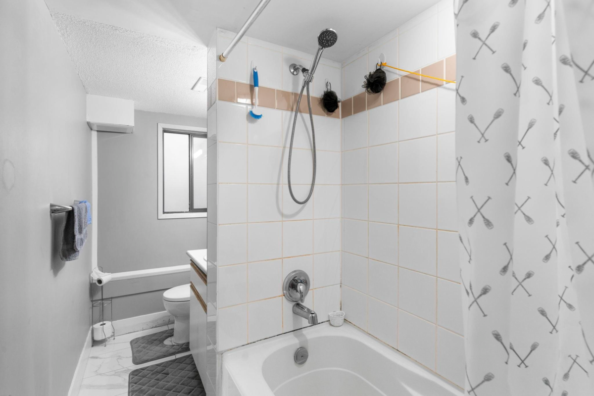 Basement Recreation Room Photo of 19745 48a Avenue, Langley, BC