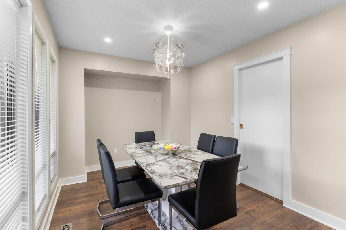 Kitchen Island Photo of 19745 48a Avenue, Langley, BC