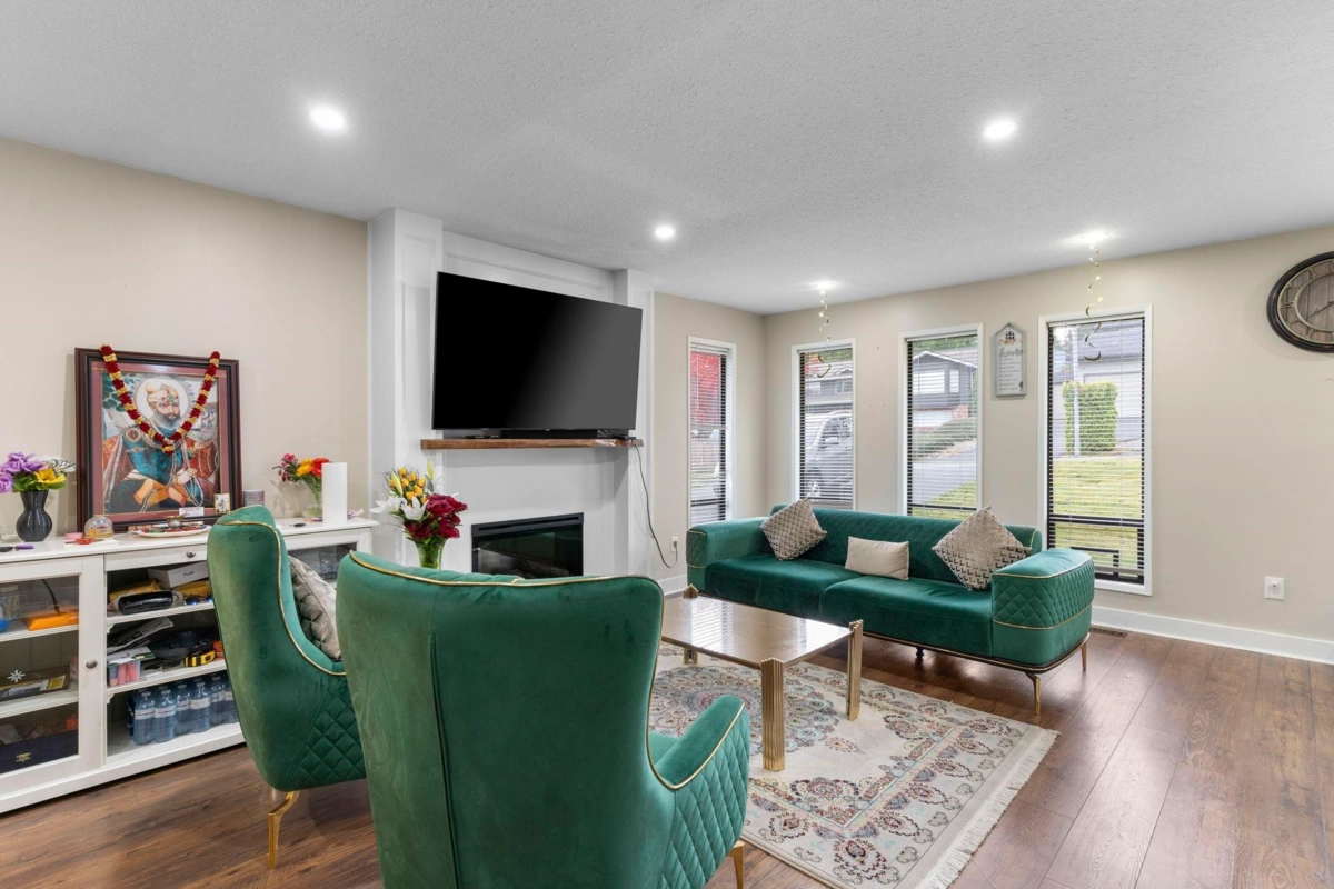 Living Room Photo of 19745 48a Avenue, Langley, BC