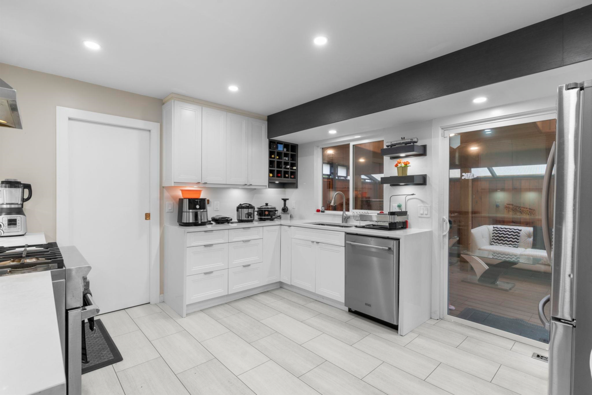 Pantry Photo of 19745 48a Avenue, Langley, BC